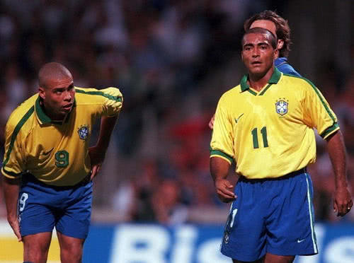 他依旧依靠 他依旧依靠