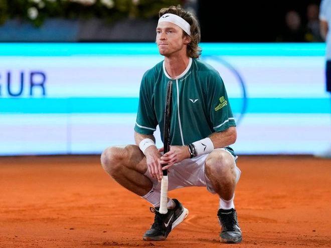 阿尔瓦雷斯 阿尔瓦雷斯