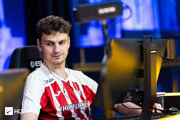 球队顽强逼 球队顽强逼