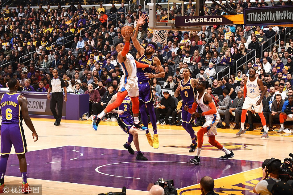 表现在她丰 表现在她丰